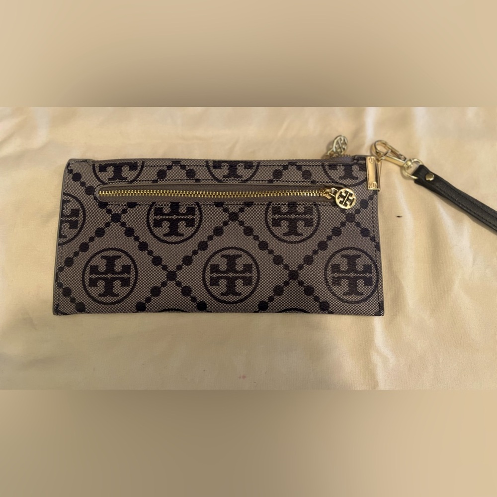 Women’s navy wristlet - Picture 1 of 6